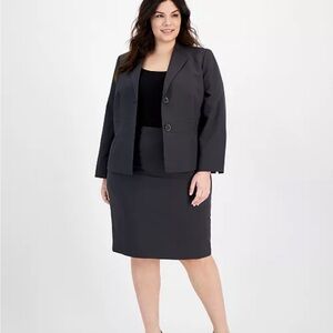 NWT! TAHARI SKIRT SUIT